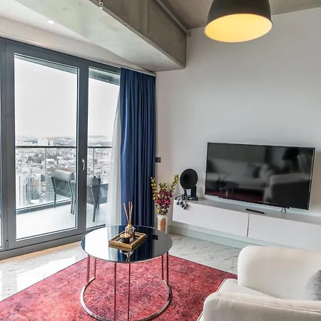Apt- Explore The Urban Delights * اسطنبول